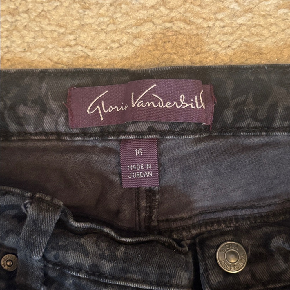 Gloria Vanderbilt Black Floral Charcoal Gloria Vanderbilt Amanda Stretch Jeans. - Picture 4 of 6